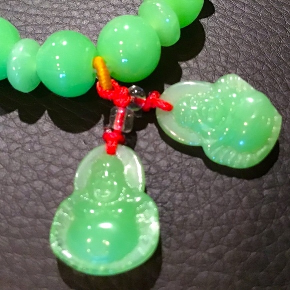 Jade Stone Buddha Bracelet - Picture 3 of 3